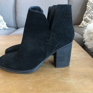 BLACK STEVE MADDEN BOOTIES